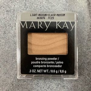 NEW!! Rare and Discontinued Mary Kay Bronzing Powder Light to Medium #069076